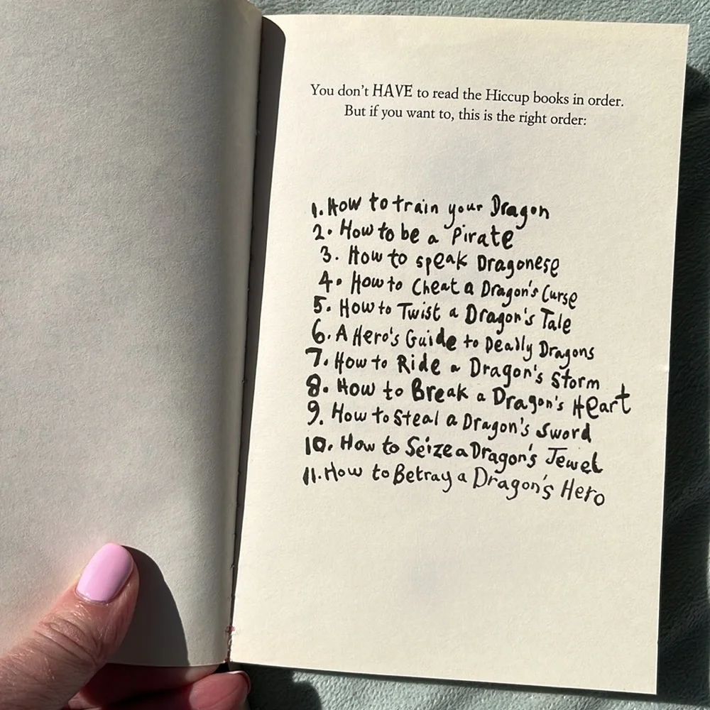 3 novels: How to train your dragon, How to Speak Dragonese,and Totally Winnie - Picture 15 of 15